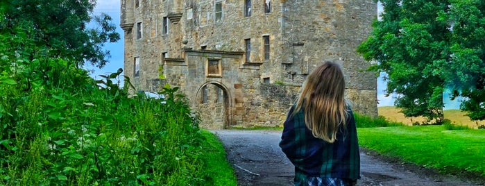 Midhope Castle is one of Scotland - Must See.