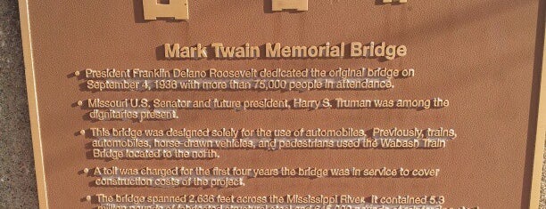 Mark Twain Memorial Bridge is one of Lugares favoritos de Penny.