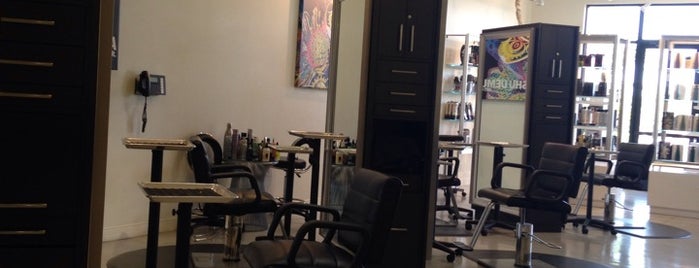 Square - Colour Salon & Spa is one of Posti che sono piaciuti a Stephanie.