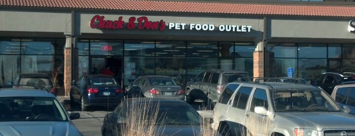 Chuck & Don's Pet Food & Supplies is one of Tempat yang Disukai Brian.