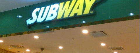 Subway is one of Tempat yang Disukai ꌅꁲꉣꂑꌚꁴꁲ꒒.
