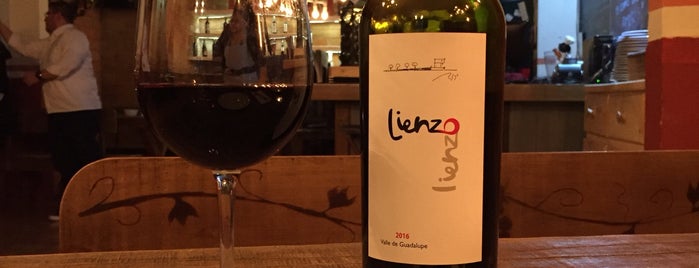 Entre Vinos Gastro Wine & Pub is one of Locais curtidos por andRux.
