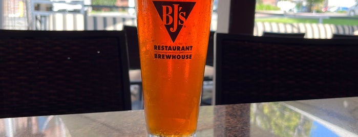 BJ's Restaurant & Brewhouse is one of LA Area Great Eatz.