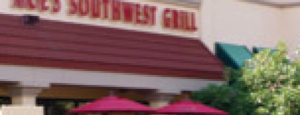 Moe's Southwest Grill is one of Tempat yang Disukai Lynn.