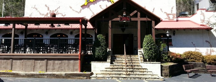 Alamo Steakhouse is one of สถานที่ที่ Andrew ถูกใจ.