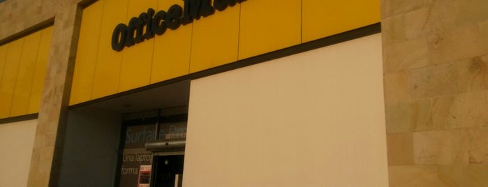 Office Max is one of สถานที่ที่ Adolfo ถูกใจ.