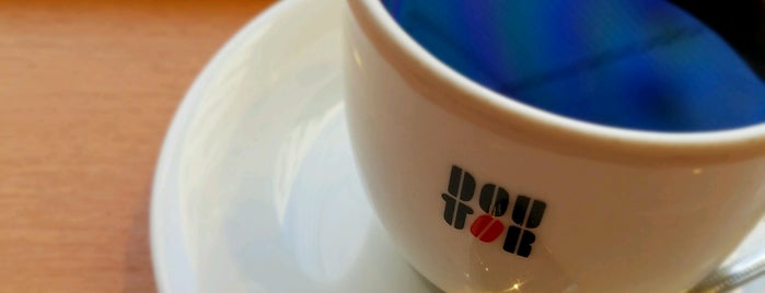 Doutor Coffee Shop is one of Lugares favoritos de ZN.