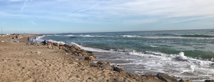 Playa del Prat is one of sitios molones barna.