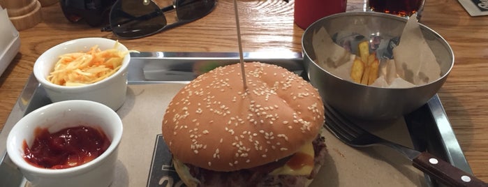 Burger Joint is one of Posti che sono piaciuti a Bohdan.