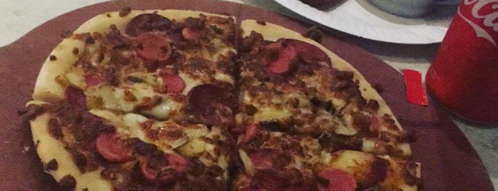 Pizza Hut is one of Locais curtidos por Sezgin.
