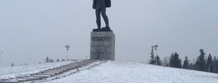 Памятник покорителям Самотлора is one of Nizhnevartovsk.