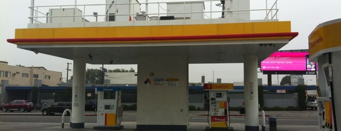 Shell is one of Erikさんのお気に入りスポット.