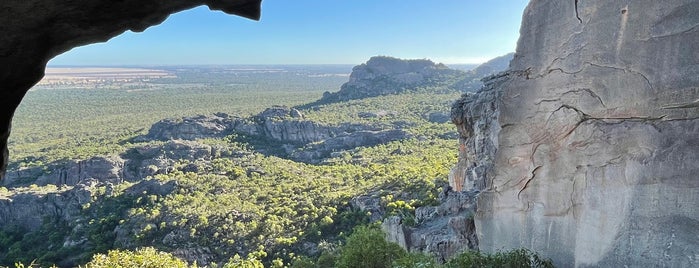 Hollow Mountain is one of Grampians.