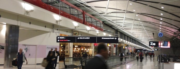Detroit Metropolitan Wayne County Airport (DTW) is one of Alejandro’s Liked Places.