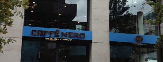Caffè Nero is one of Locais curtidos por Jason.