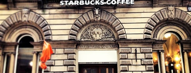 Starbucks is one of Orte, die Dana gefallen.