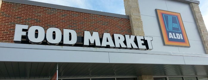 Aldi Food Market is one of สถานที่ที่ Gregory ถูกใจ.