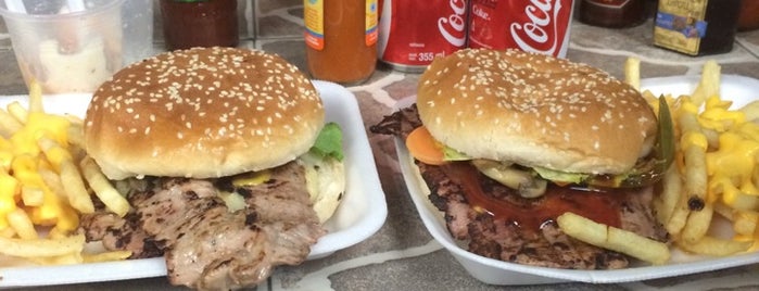 Pepes Burger Snacks is one of Michel : понравившиеся места.