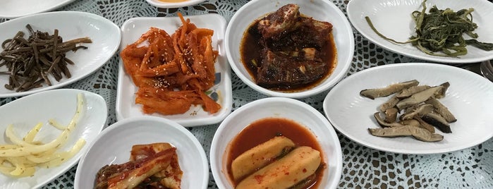 부림식당 is one of Lieux sauvegardés par Soojin.