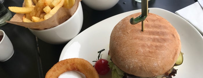 Ellis Gourmet Burger is one of Posti che sono piaciuti a Figen.