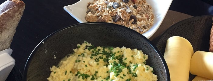 BLunch is one of Figen'in Beğendiği Mekanlar.