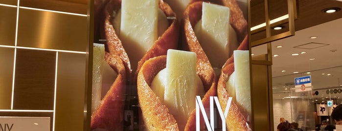 ニューヨークパーフェクトチーズ is one of ぎゅ↪︎ん 🐾🦁さんのお気に入りスポット.