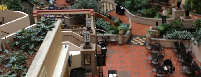 Embassy Suites by Hilton is one of Posti che sono piaciuti a Phil.