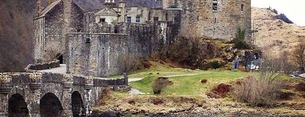 Eilean Donan Castle is one of Woot's Great Britain Hot Spots.