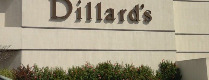Dillard's is one of Orte, die Taylor gefallen.
