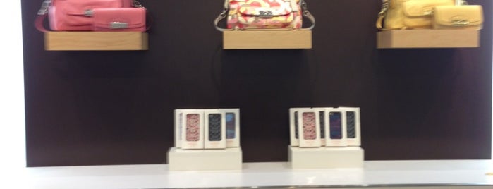 COACH Outlet is one of Shawnさんのお気に入りスポット.