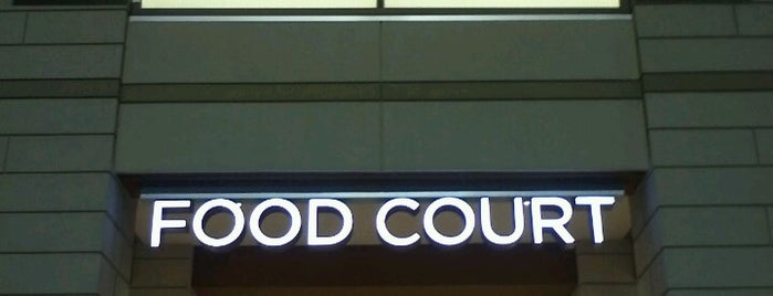 Irving Mall is one of Theresa FiftyShades'in Beğendiği Mekanlar.