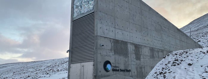Svalbard Global Seed Vault is one of Lugares favoritos de Zerrin.