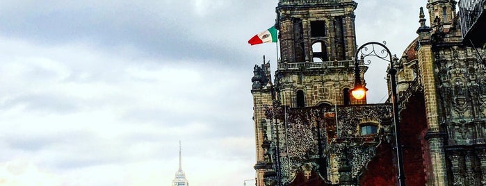 Plaza de la Constitución (Zócalo) is one of สถานที่ที่ Josh ถูกใจ.