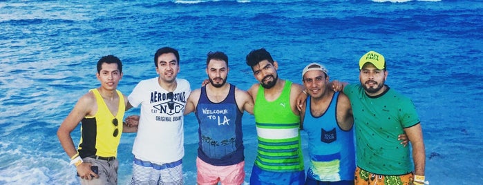 Playa Delfines (El Mirador) is one of Posti che sono piaciuti a Josh.