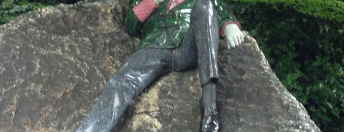 Oscar Wilde Statue is one of Lieux sauvegardés par Karen 🌻🐌🧡.