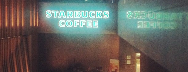 Starbucks is one of Lieux qui ont plu à Ebru.