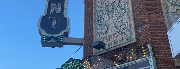 Paramount Theatre is one of สถานที่ที่ Nicole ถูกใจ.