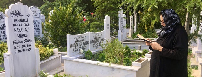 Üçler Mezarlığı is one of Lugares favoritos de Mehmet.
