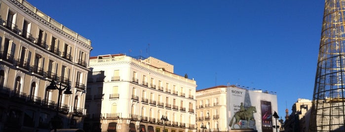Puerta del Sol is one of Posti che sono piaciuti a Fernando.