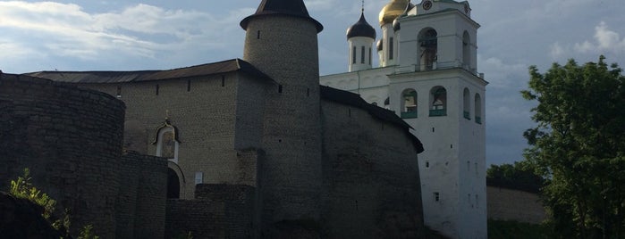 Псковский Кром (Кремль) / Pskov Krom (Kremlin) is one of สถานที่ที่ Fernando ถูกใจ.