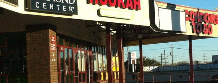 Hookah District Smoke Shop is one of Tempat yang Disukai Rachel.
