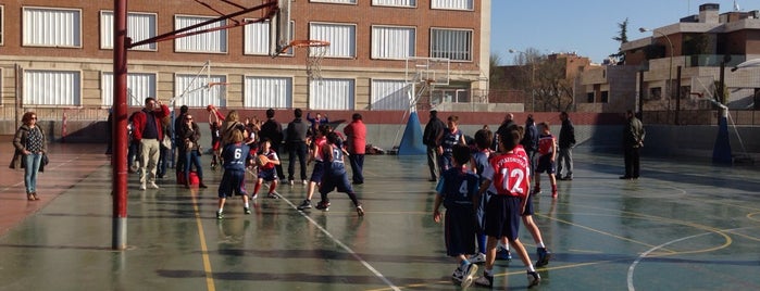 Colegio Sagrado Corazón is one of Marga'nın Beğendiği Mekanlar.