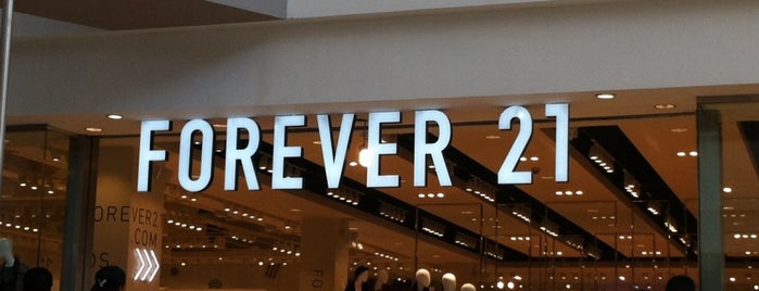 Forever 21 is one of Orte, die Cristina gefallen.