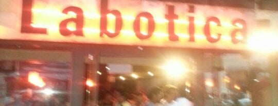 La Botica is one of สถานที่ที่ Mariana ถูกใจ.