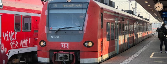 Gleis 14/15 is one of Bahnsteige Nürnberg.
