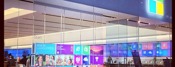 Microsoft Store is one of Lieux sauvegardés par Sammi.