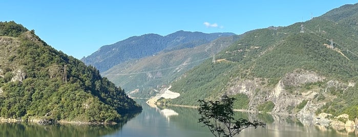 Borçka Baraj Gölü is one of Lugares favoritos de Serhat.