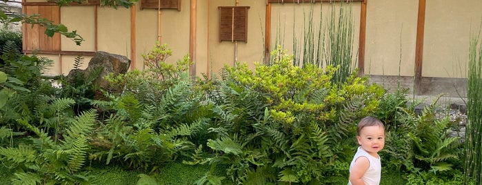 Le Jardin du Panthéon Bouddhique is one of Outdoor🕶☀terrasse.