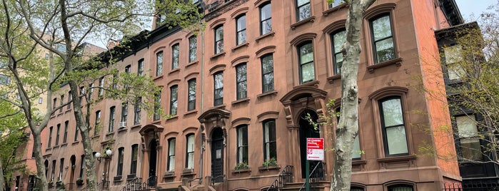 Brooklyn Heights is one of Tempat yang Disukai Sherina.