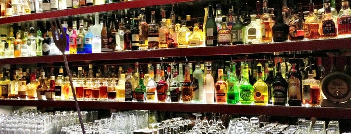 Bugsy's Bar is one of Tempat yang Disimpan Tyler.